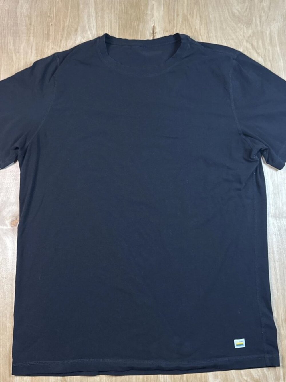 Vuori Current Tech Mens Size Large Black Performance Short Sleeve T-Shirt